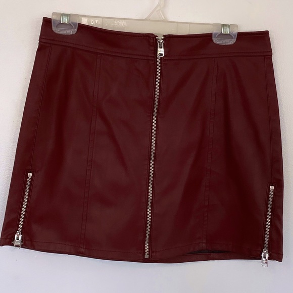 Express Burgundy skirt - Picture 1 of 2
